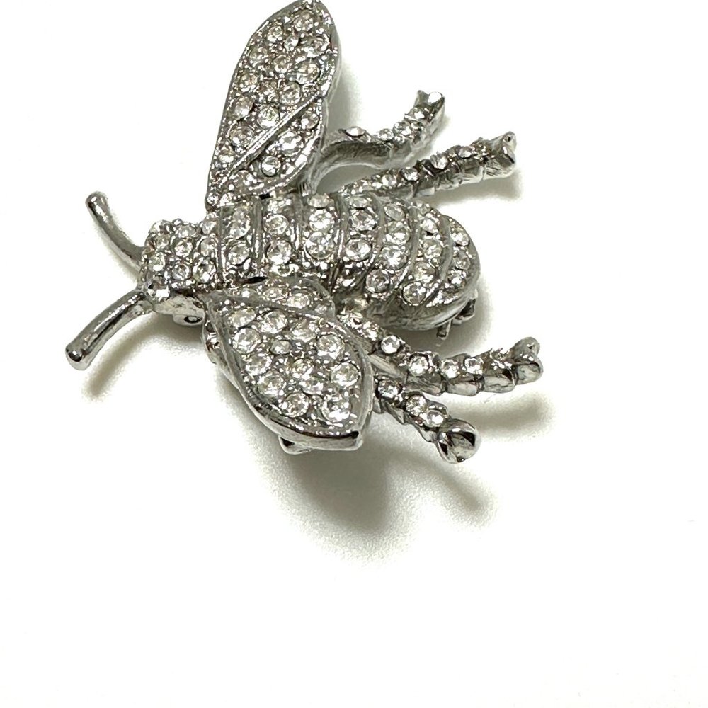 KENNETH JAY LANE, PAVE CRYSTAL SILVER BEE PIN